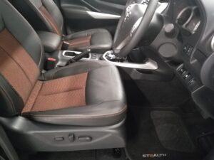 Nissan Navara Stealth - Seats