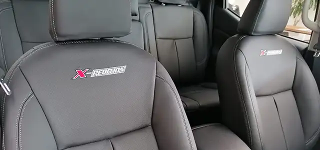 Navara X-Pedition black leather seats