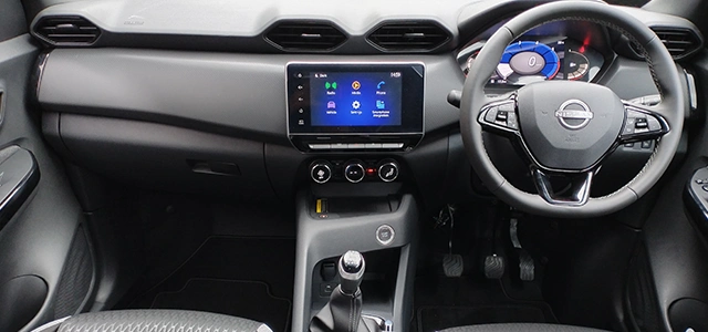 NISSAN KURO FRONT INTERIOR