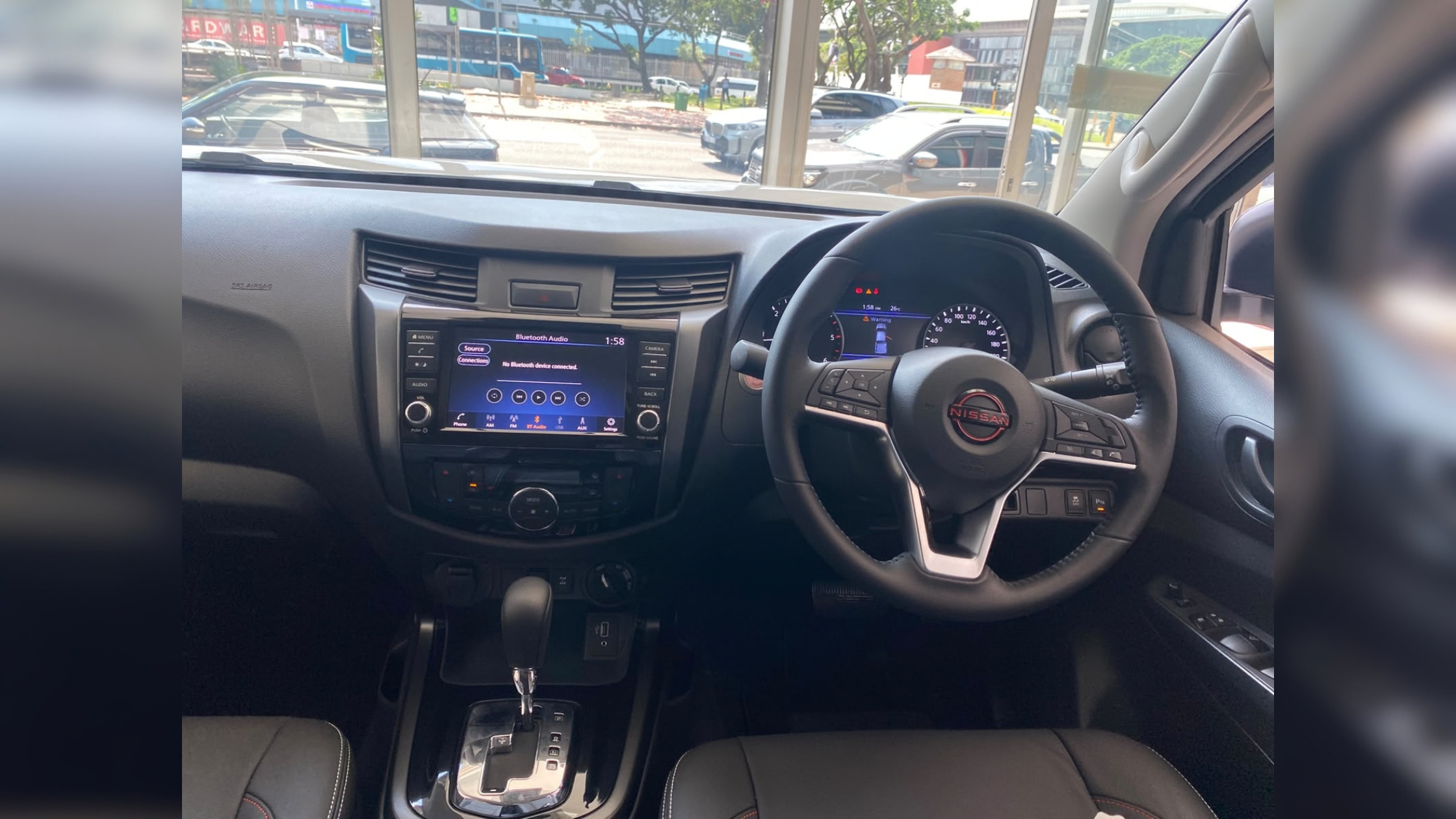 Nissan Navara pro4x cockpit