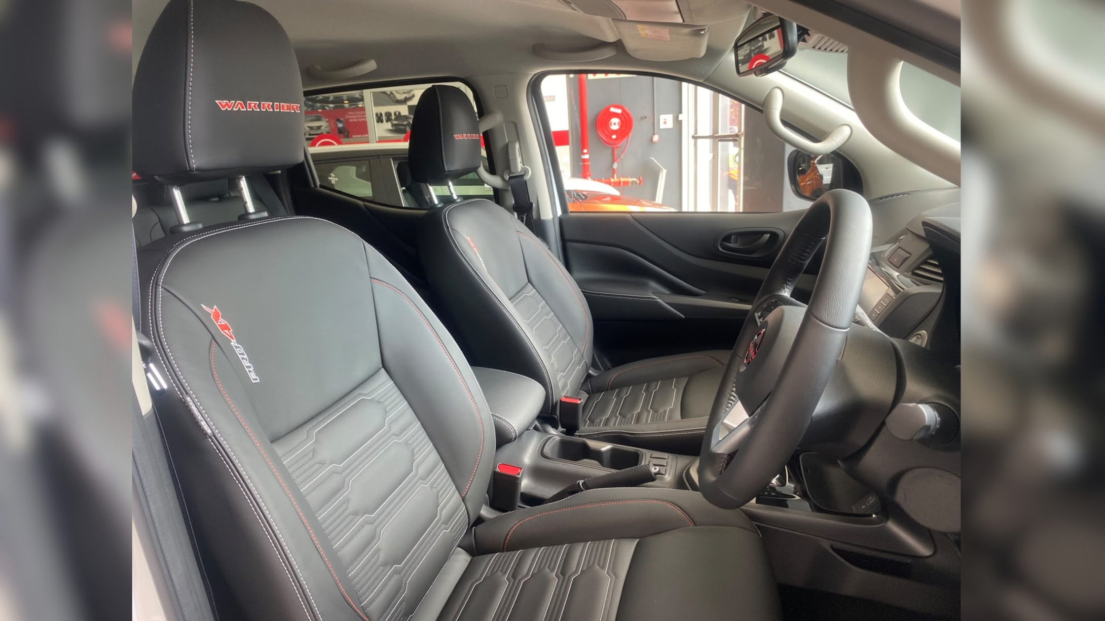 Nissan Navara pro4x interior